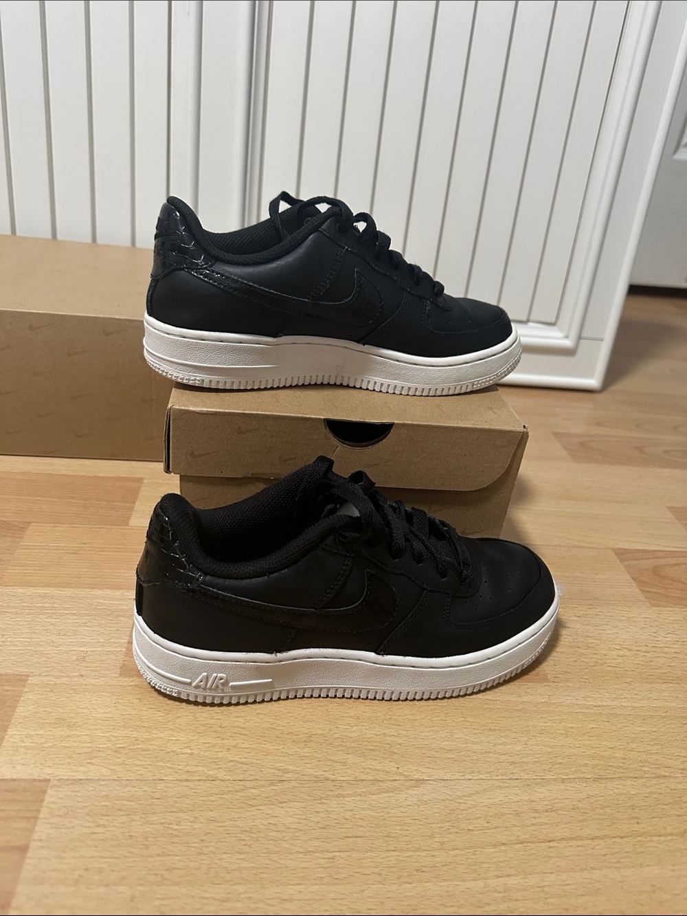 Kids Nike Black and White Air Force One - Picture 3 of 3